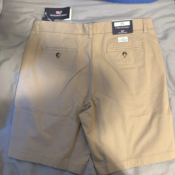 NWT Vineyard Vines Men’s 9” Breaker Shorts – Size 34 Khaki - Picture 3 of 4